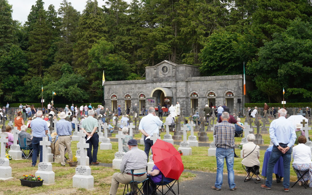 Over 400 relatives attend Cemetery Sunday in Dalgan